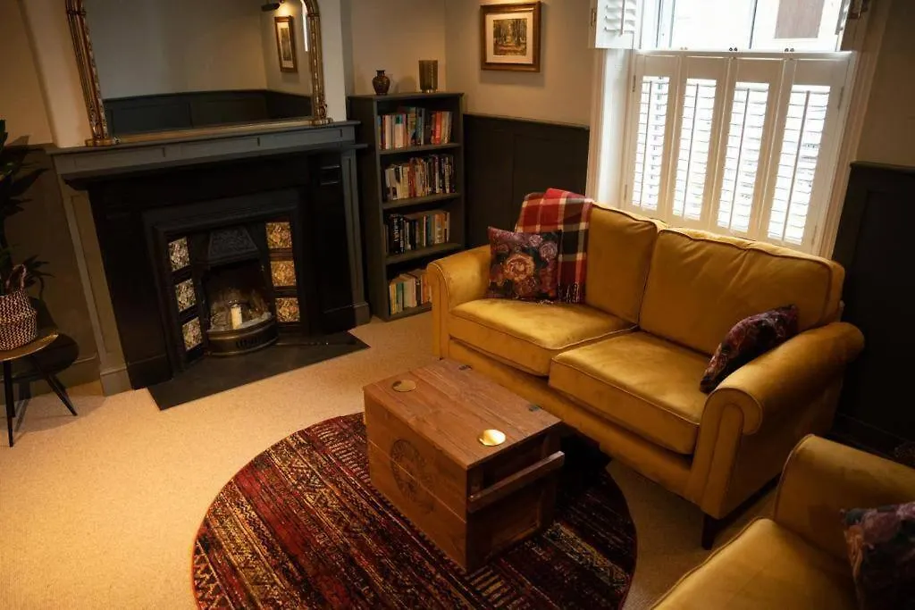 Cosy Village House Waddington